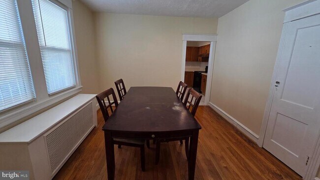 Photo - 5725 N Lawrence St