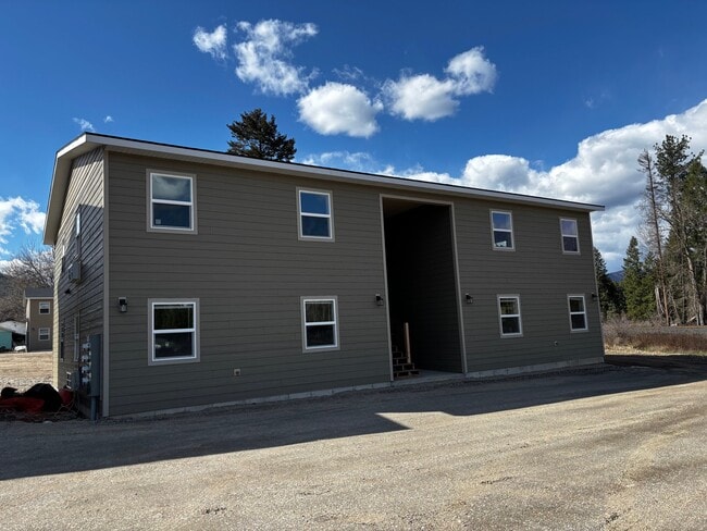 Building Photo - 1040 W 2nd St Ext