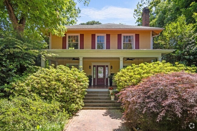 Building Photo - Stunning Historic 4-bedroom home in W Trin...