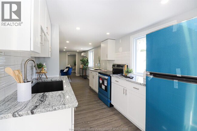 Photo - 459 Ellis St W