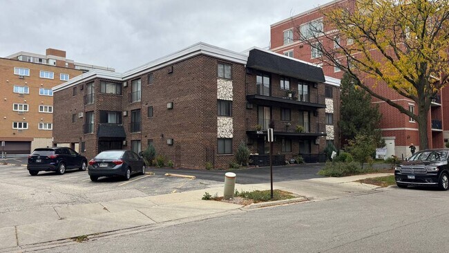 Building Photo - 1650 Mill St Unit 206