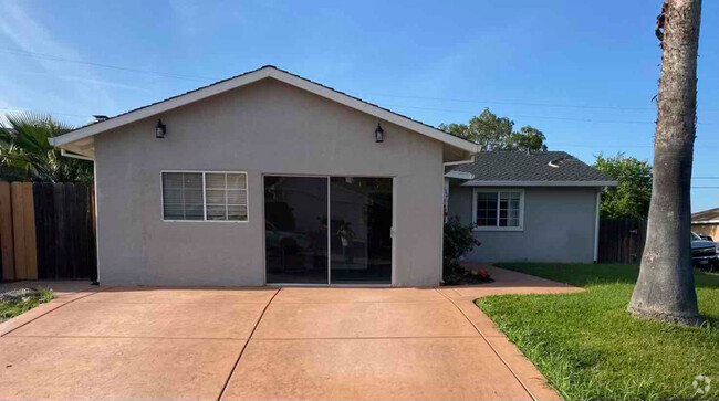 Building Photo - 100 Novato Dr Rental