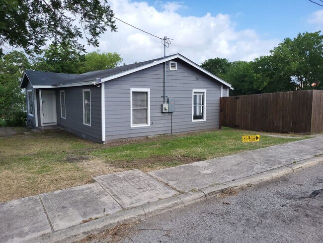 Blocks from Walters entrance to Fort Sam a... - Blocks from Walters entrance to Fort Sam a... Casa