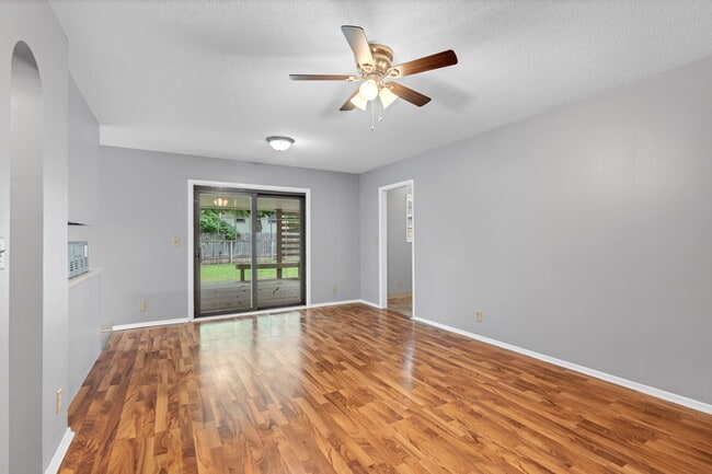 Photo - 1306 Brookfield Ln