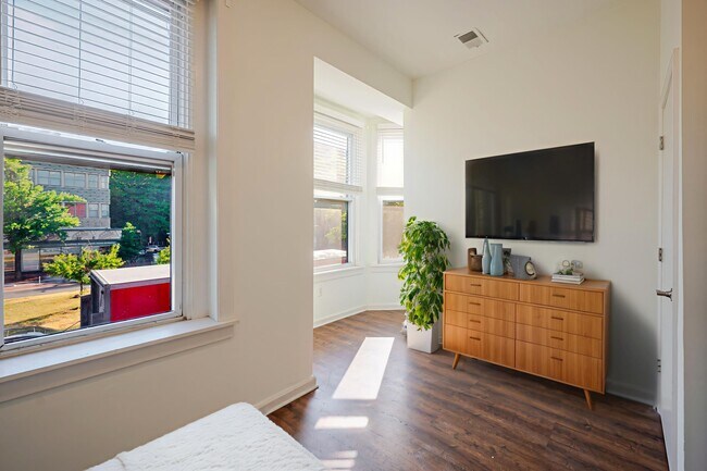 Photo - 650 D St SE Unit 2