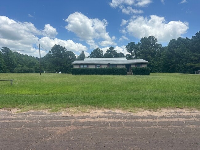 Building Photo - 2667 Airstrip Rd