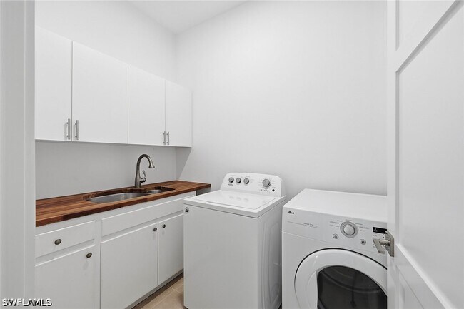 Building Photo - 1232 Royal Palm Dr