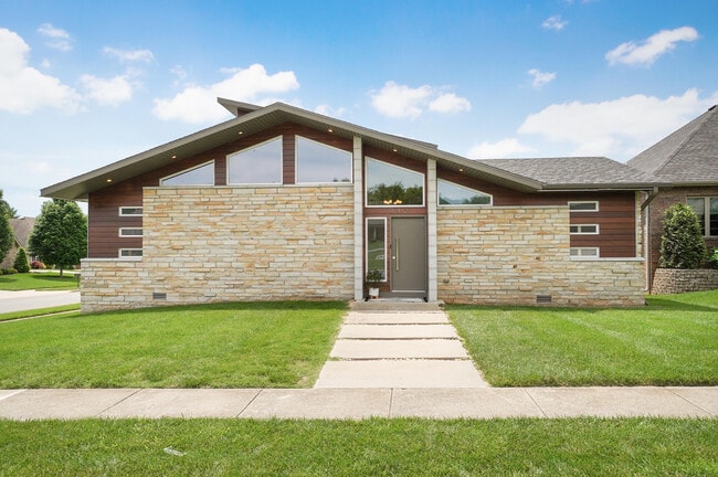 Building Photo - 3942 E Rosebrier St