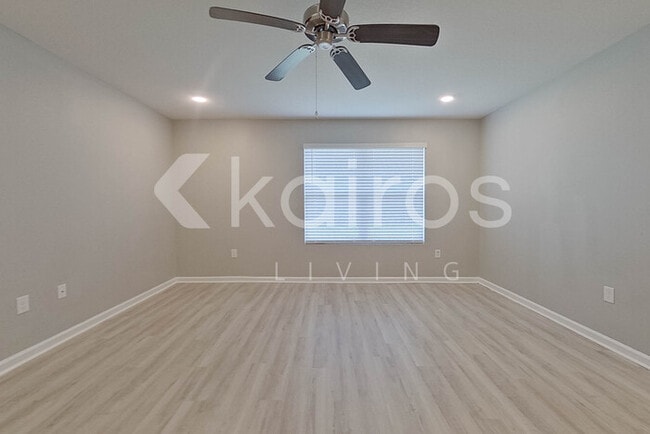 Photo - 128 Swallowtail Ln