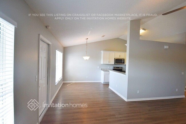 Photo - 1085 Kingfisher Way