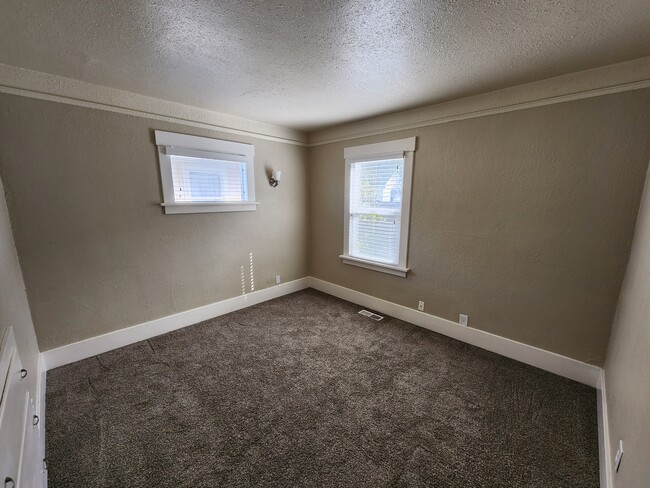 Building Photo - 811 N Junett St