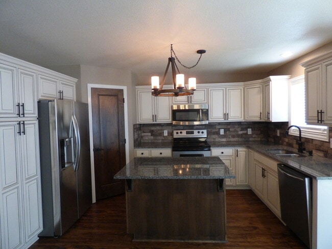 Photo - Stunning 4 bedroom/ 2.5 bath home with 2 car Attached Garage in Fort Collins, Colorado
