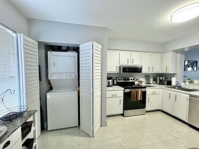 Photo - 4570 NW 18th Ave Unidad 404