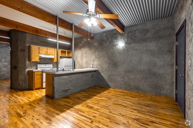 1BR, 1BA - 575SF - Living Room