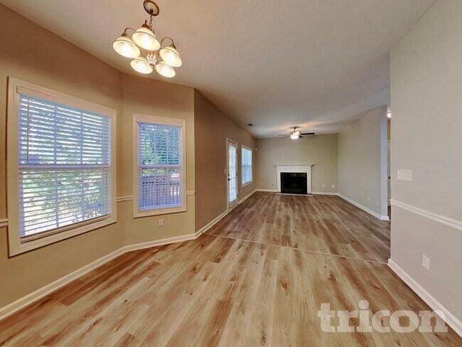 Photo - 225 Mels Way