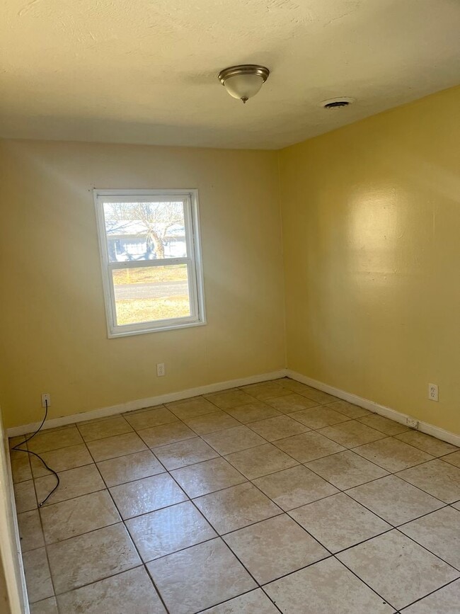 Photo - 2 Bedroom Home Midfield area