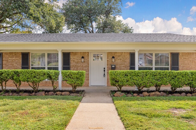 Photo - 119 E Samuel St