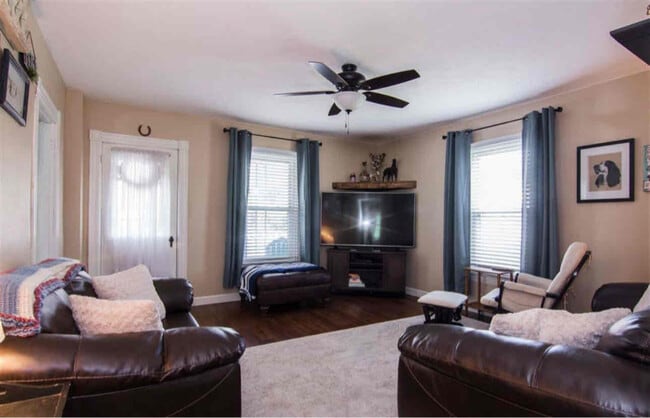 Photo - 233 N Main St