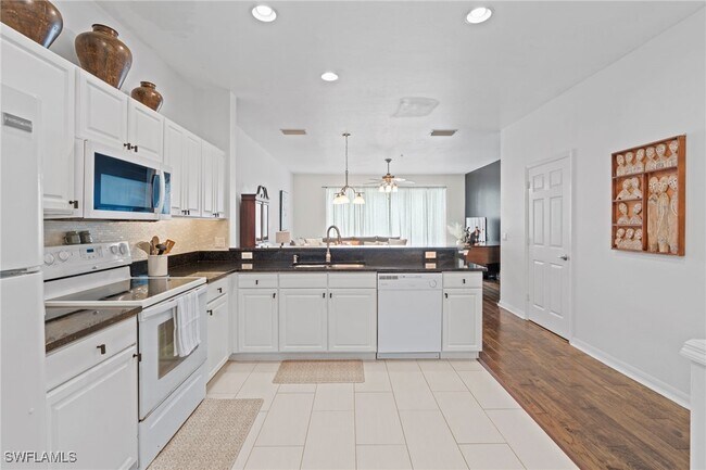 Photo - 941 Hampton Cir