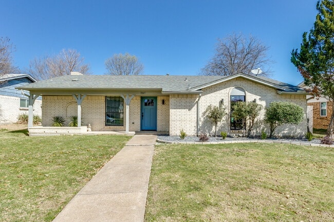 Building Photo - "Charming 3-Bedroom Home in Garland with 2 Full Baths and 1445 Sq Ft of Comfort!"