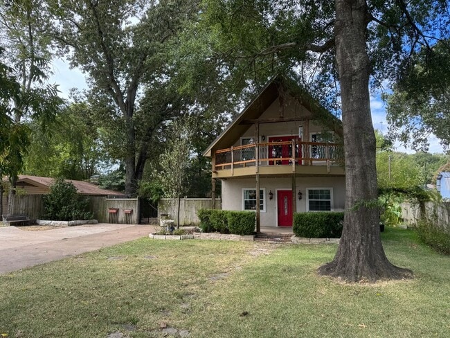 Photo - 807 N Rather St