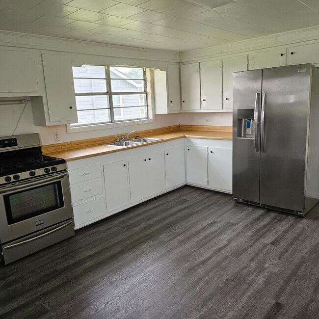 Photo - 611 Willow St