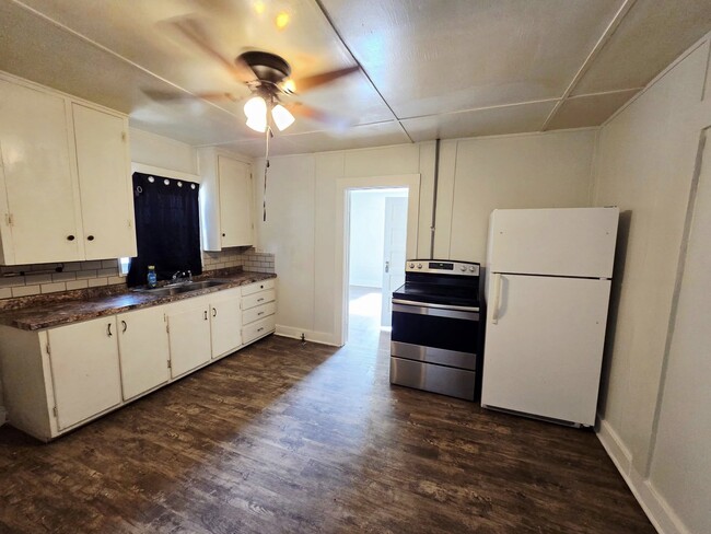 Building Photo - 1002 Runnels St Unit A Rental