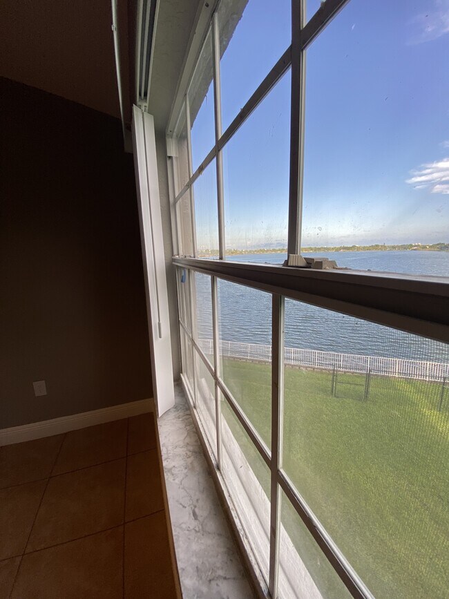Photo - 2803 N Oakland Forest Dr