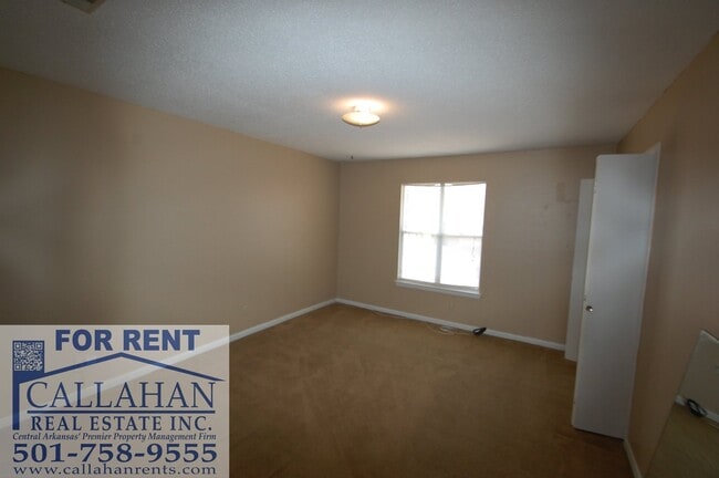 Building Photo - 8204 Woodview Dr E Unit B