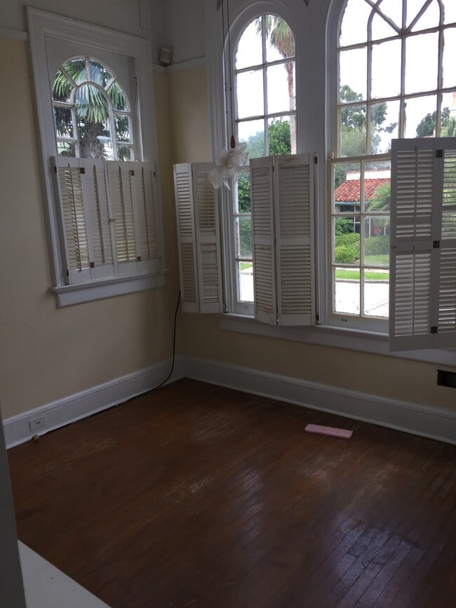 Photo - 9 Trianon Plz