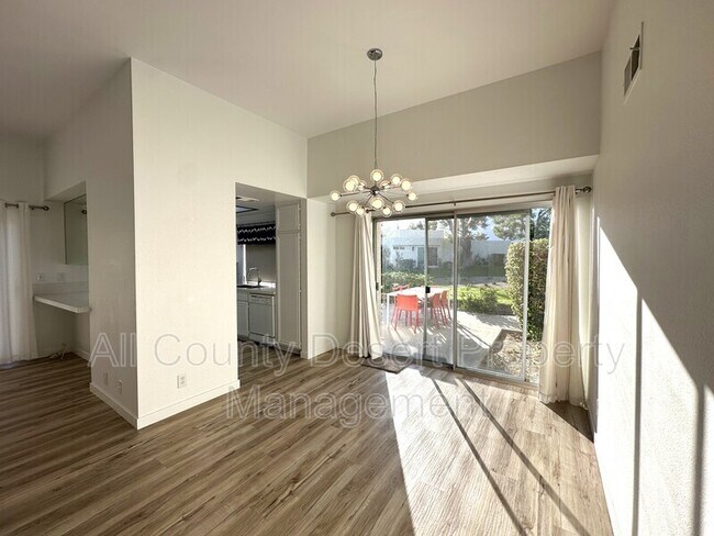 Photo - 1675 N Fairway Cir E