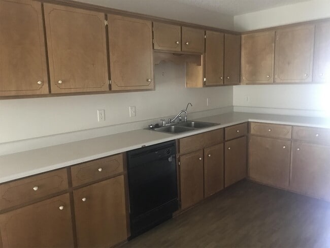 Photo - 271 Bobbie St