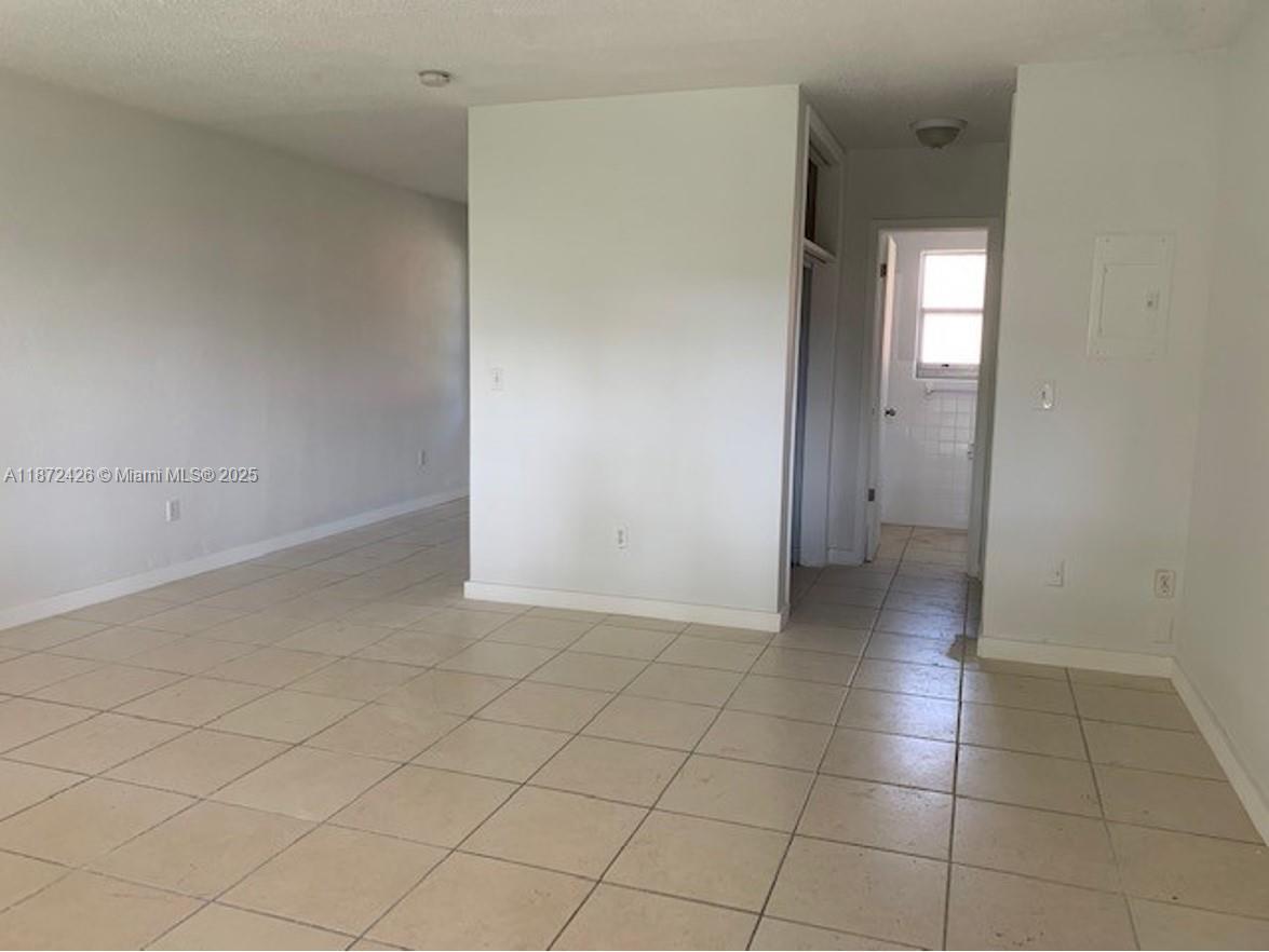 Photo - 576 NE 62nd St Unidad 2