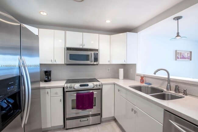 Building Photo - 20335 W Country Club Dr Unit 2410