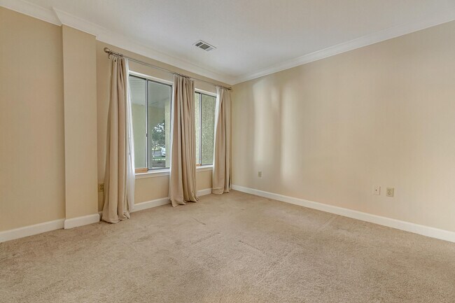 Photo - 303 Westlake Ct