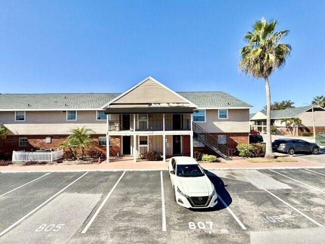 Photo - 200 Countryclub Drive - 808