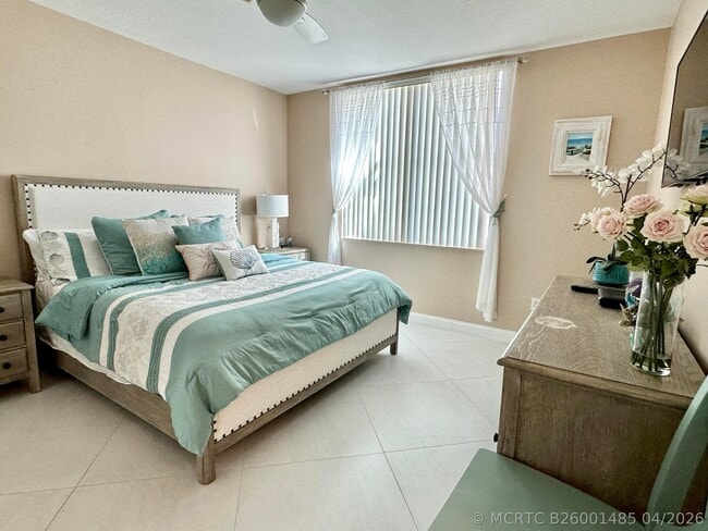 Building Photo - 806 E Windward Way Unit 508