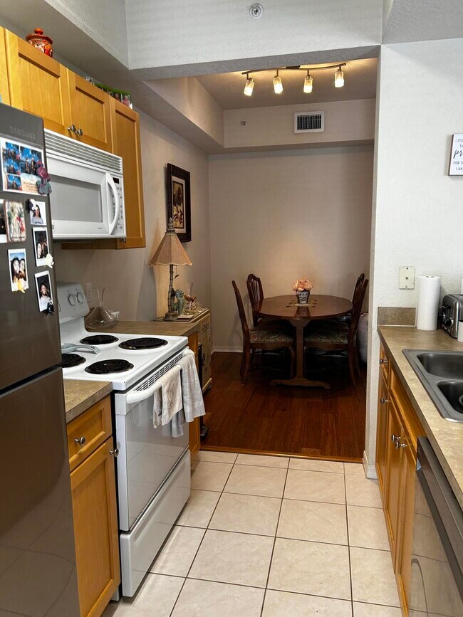 Photo - 11019 Legacy Ln Unidad 203