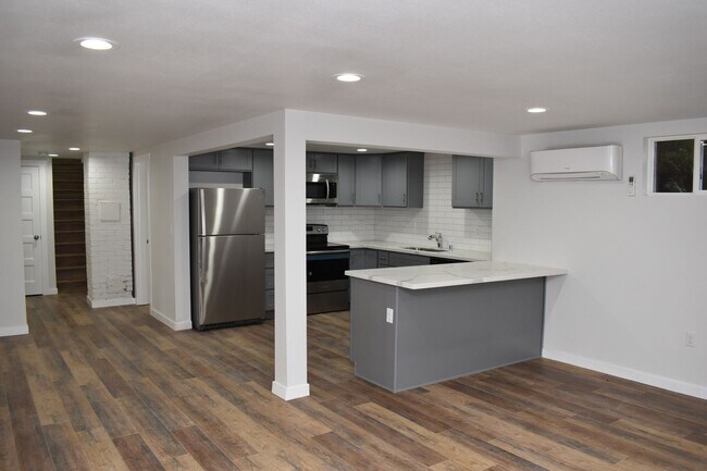 Photo - 3127 Unidad B