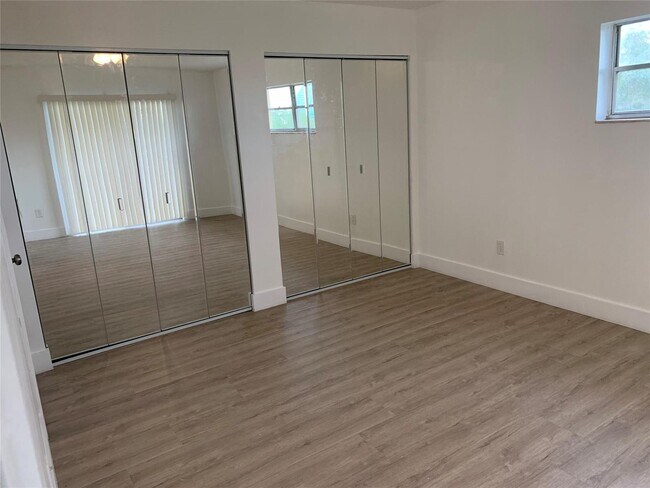 Photo - 4121 Stirling Rd Unit 401