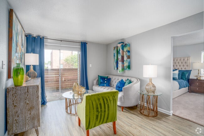 1BR, 1BA - 604SF - Living Room