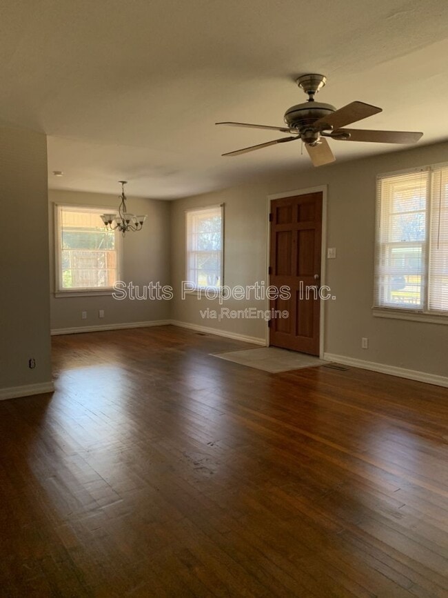 Photo - 106 Hackett Ct