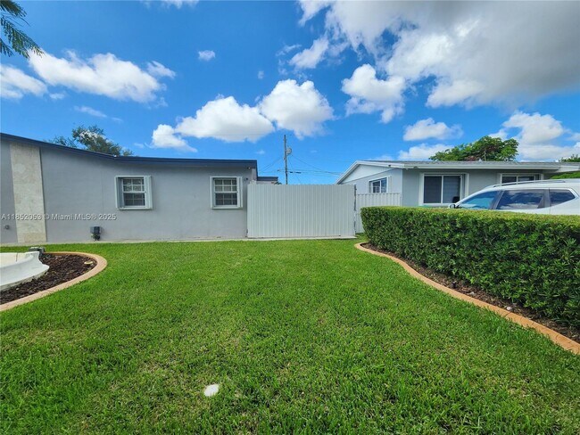 Photo - 10500 SW 200th Terrace Unit A
