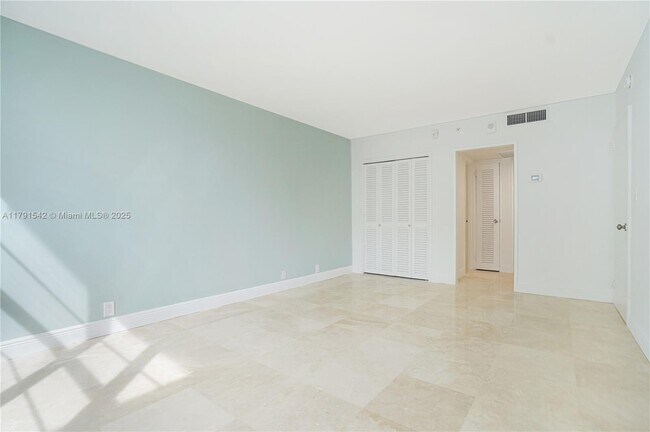 Photo - 5101 Collins Ave Unit 14L