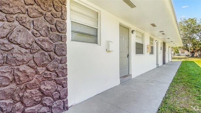 Building Photo - 14980 NE 5th Ct Unit 2 Rental