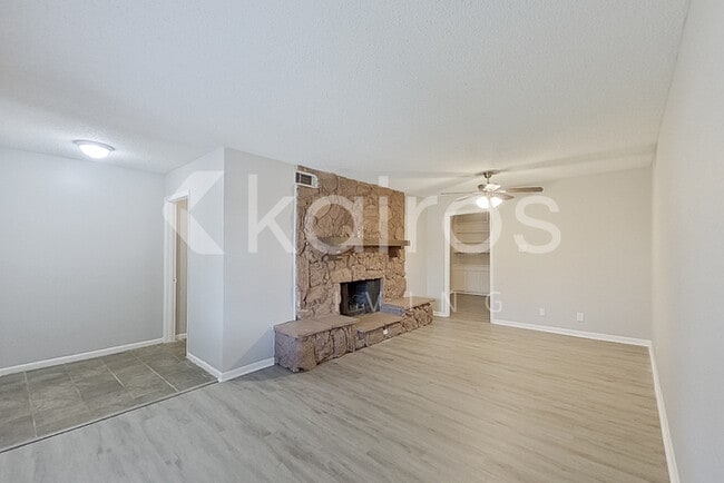 Photo - 738 Willowood Ln