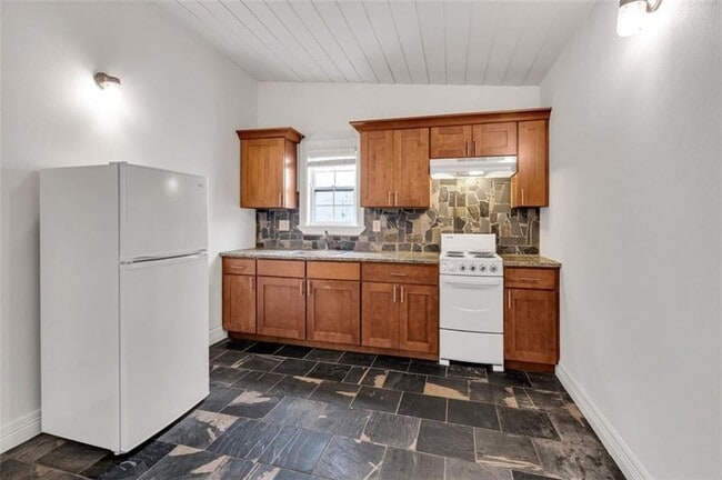 212 David St