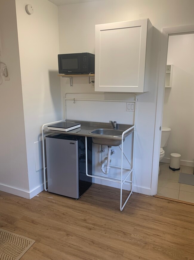 Building Photo - 400 NE 110th Ter Unit A Rental
