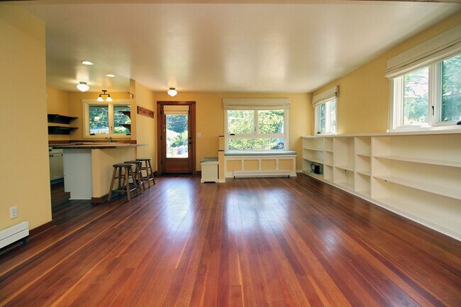 Photo - 9233 SW Brier Pl