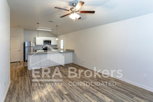 Photo - 205 Dolphin Dr Unit B